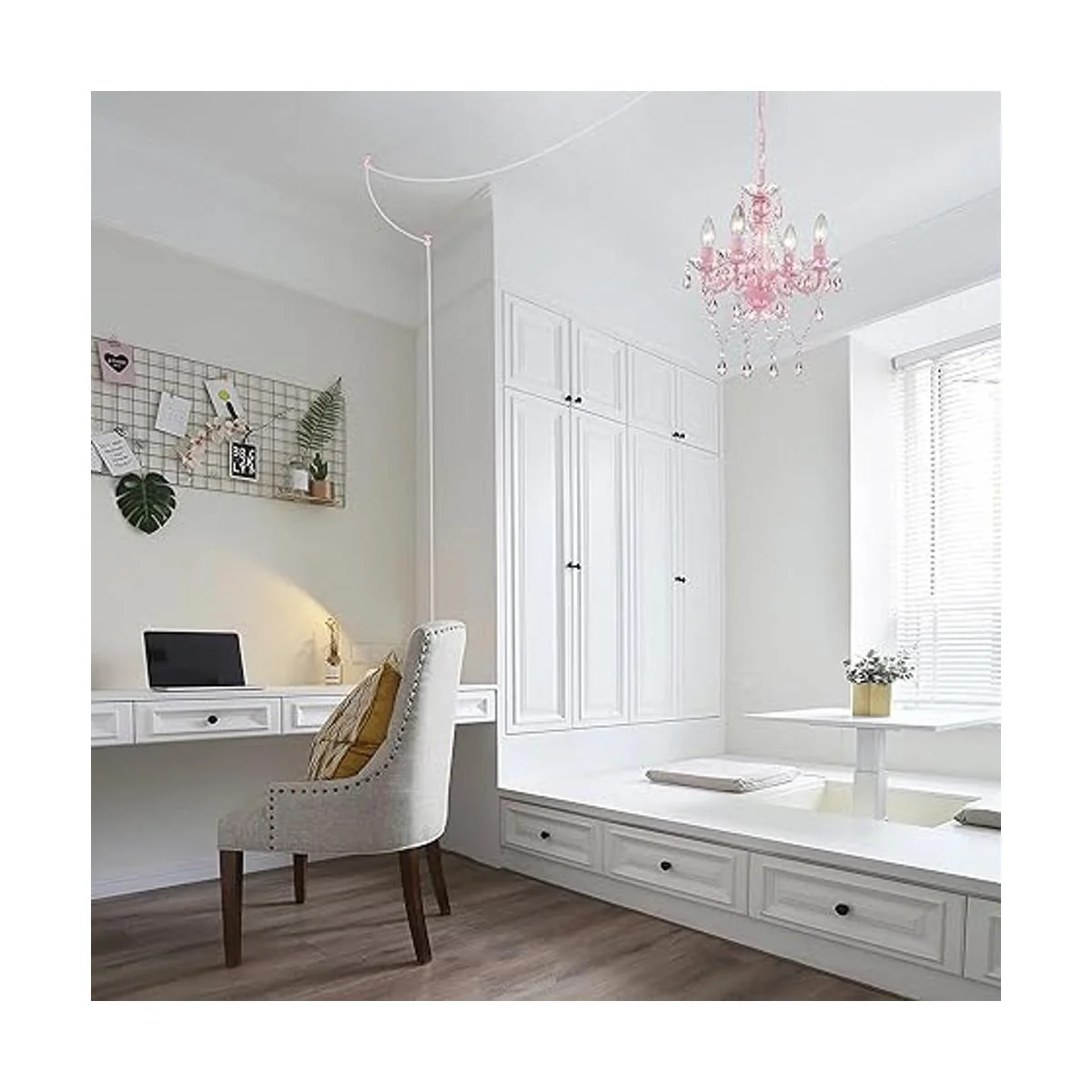 Lámpara de araña enchufable con cable candelabro rosa de_3