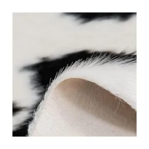 Alfombra de piel sintética con estampado de vaca en blanco_6