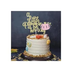 Decoración de tarta con purpurina dorada con diseño de_2