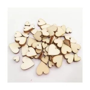 Rebanadas de madera con forma de corazones de amor_3