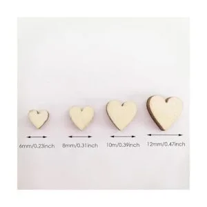 Rebanadas de madera con forma de corazones de amor_2