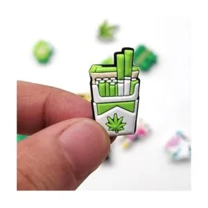 37 piezas de dijes de zapatos verdes para bricolaje_2