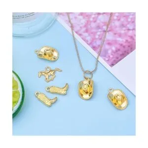 60 colgantes chapados en oro con temática occidental de_5