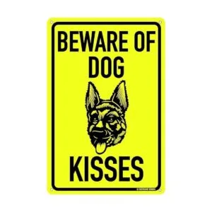 Beware Of Dog Kisses Letrero de lata divertido de 12 x 8_1