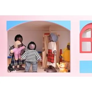 Casa de muñecas de madera de 7 piezas figuras familiares_7