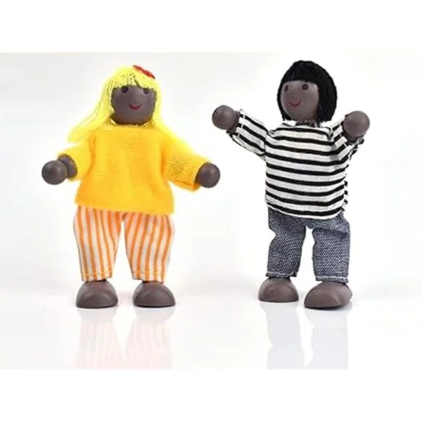 Casa de muñecas de madera de 7 piezas figuras familiares_4