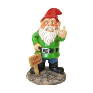 Gnomo de jardín con la leyenda Go Away Bigmouth Inc._1