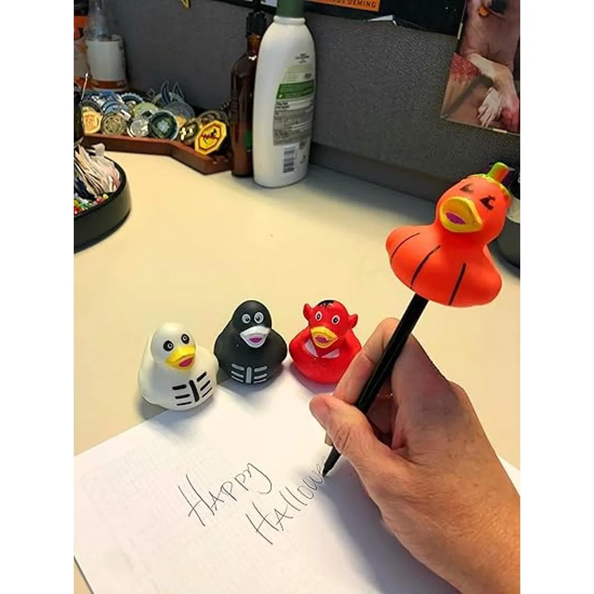 Paquete de 24 surtido de patos de goma de Halloween a_5