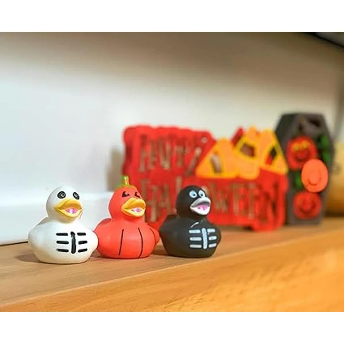 Paquete de 24 surtido de patos de goma de Halloween a_2