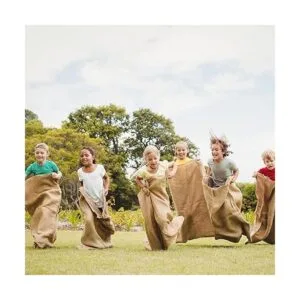 El juego de 40 piezas de juego de carnaval escolar al aire_5