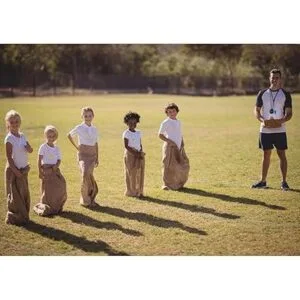 El juego de 40 piezas de juego de carnaval escolar al aire_6