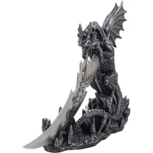 Cuchillo mítico de dragón guardián en estatua de soporte_2