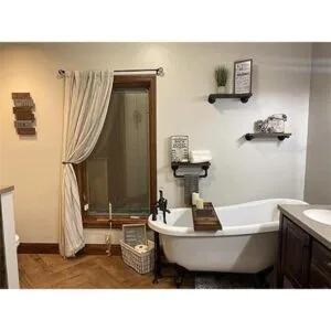 Estantería de baño industrial con barra de toallas_7