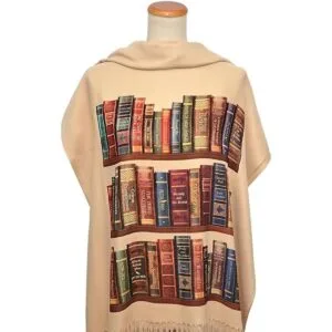 Bufanda. Chal literario con títulos de libros famosos_5