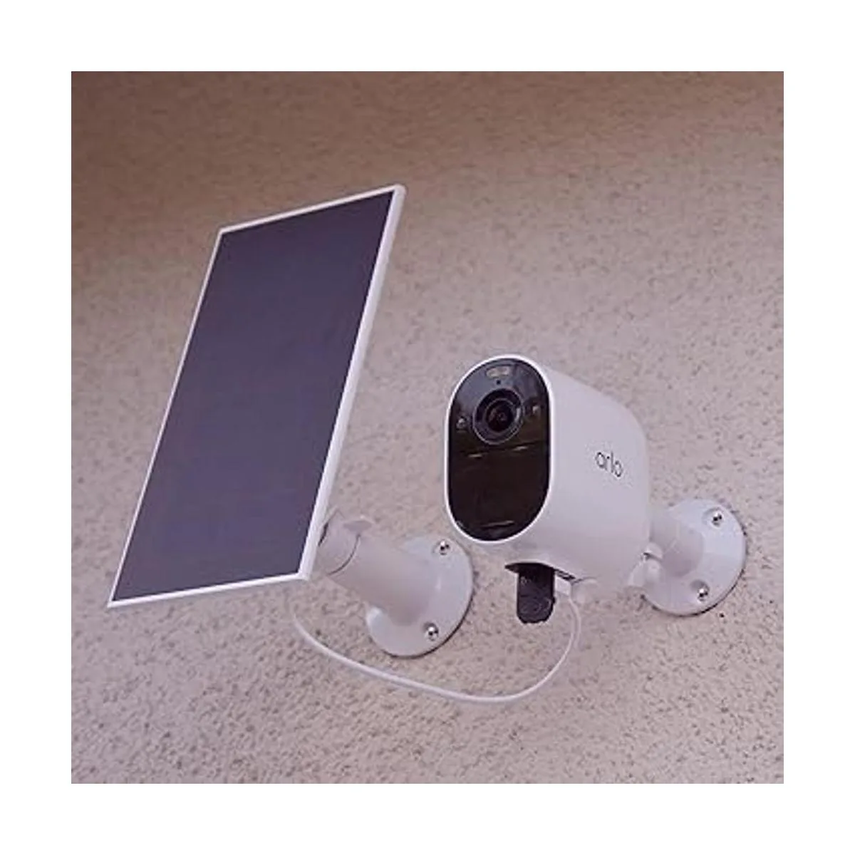 Arlo Cámara de video Essential Spotlight sin cables_3