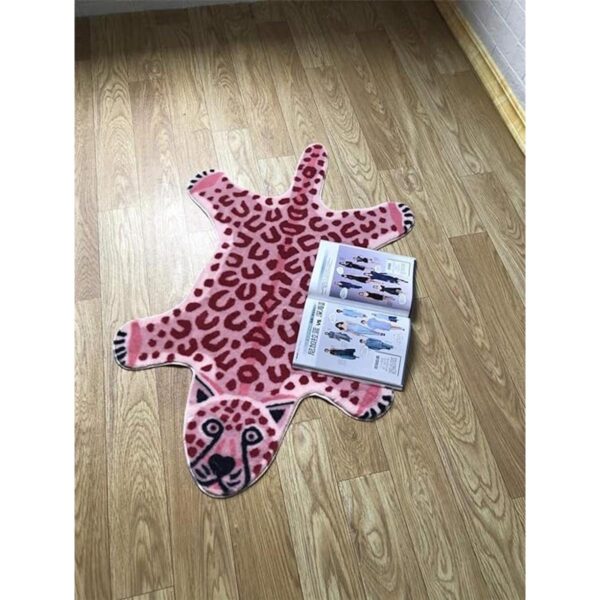 Alfombra de piel de vacuno con estampado de leopardo