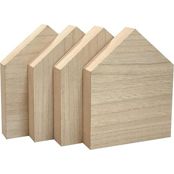 Bloques de madera sin terminar con forma de casa de 6