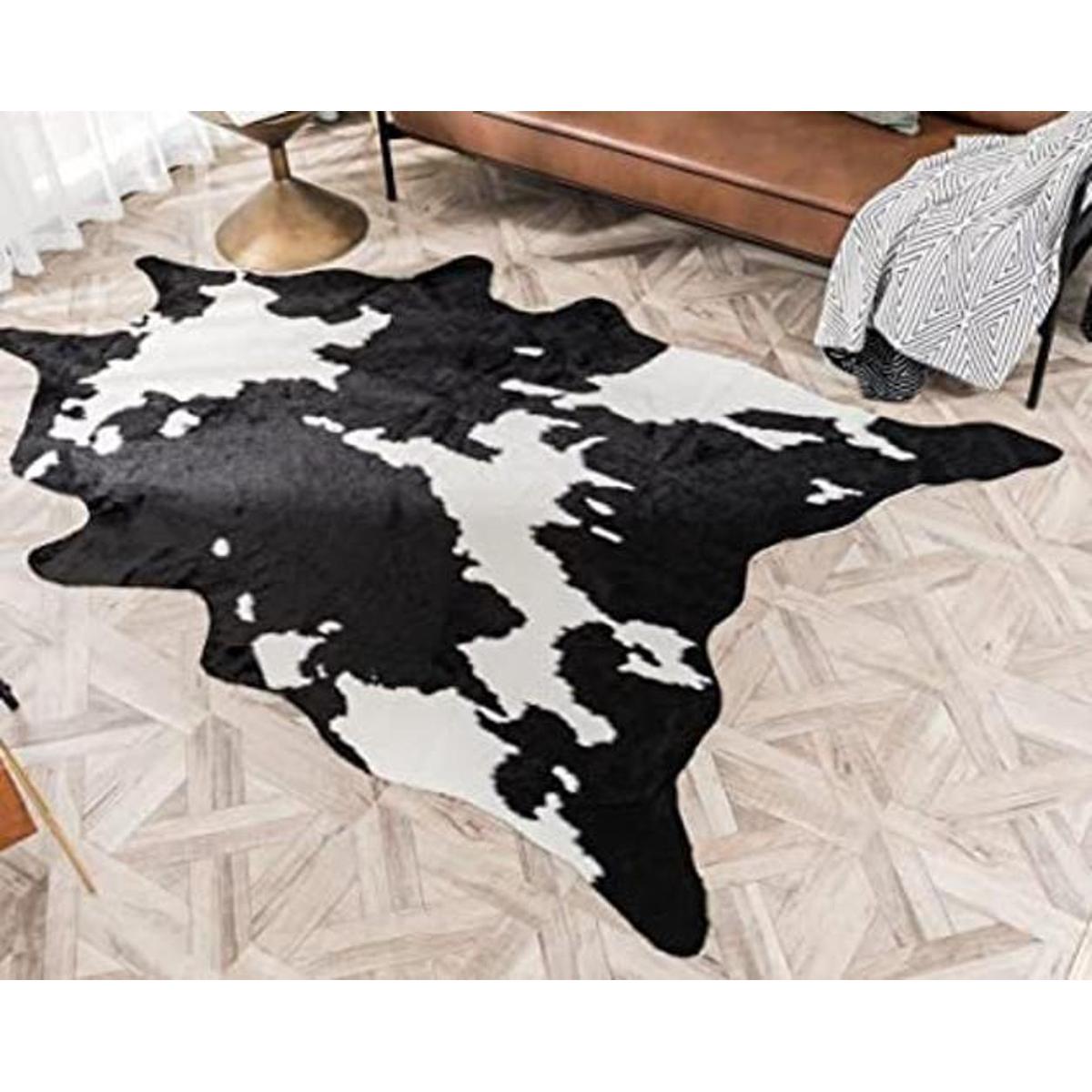 Alfombra de piel sintética con estampado de vaca en blanco