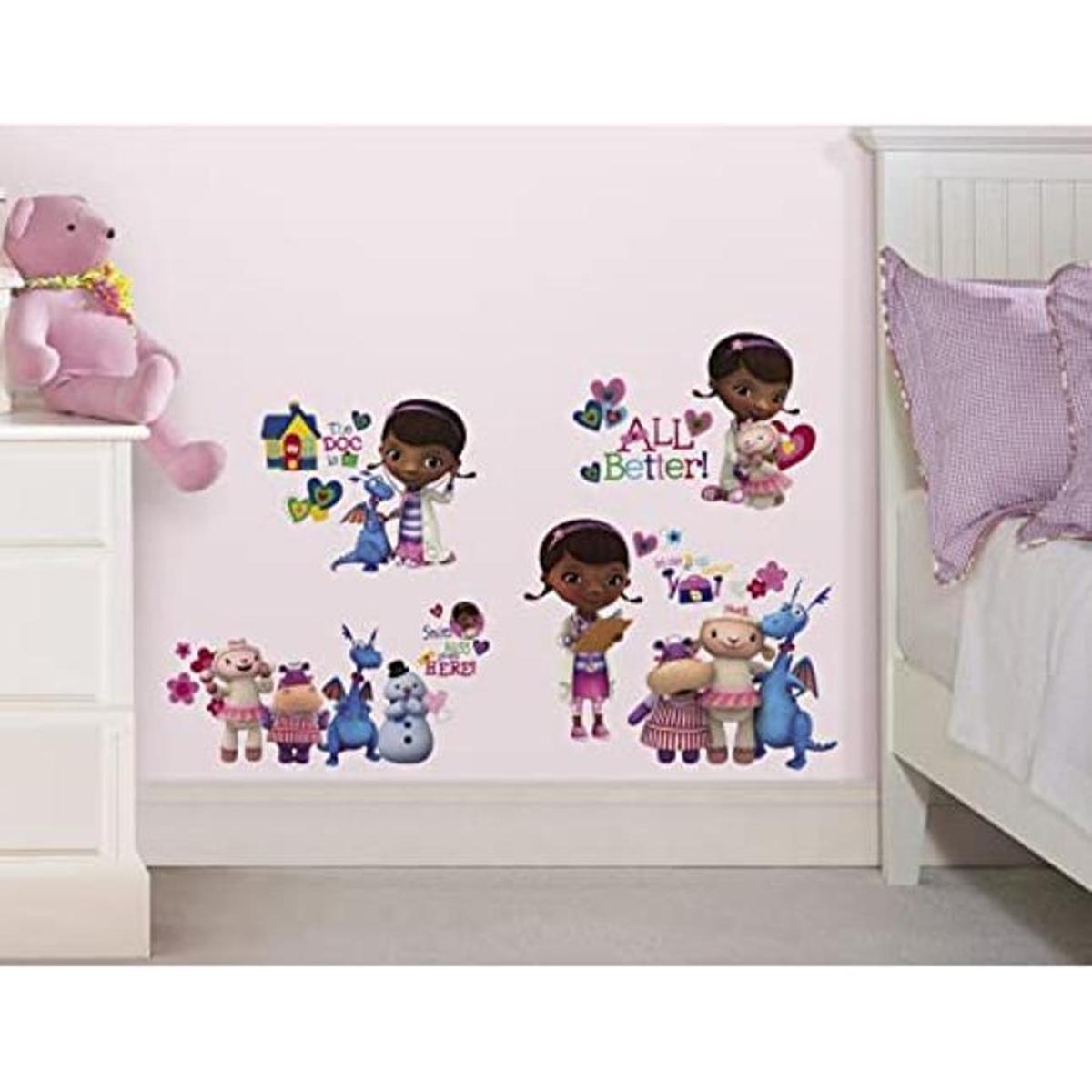 RoomMates RMK2280SCS Doc Mcstuffins Calcomanías de pared