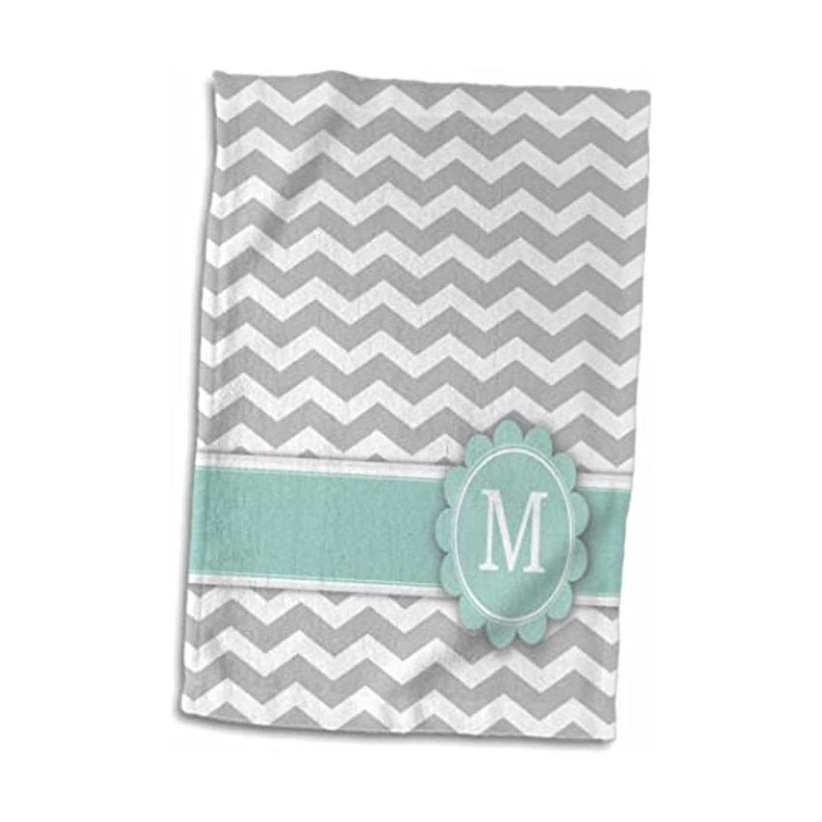 3D Rose Letter M Monograma Sobre Gris y Blanco Chevron con