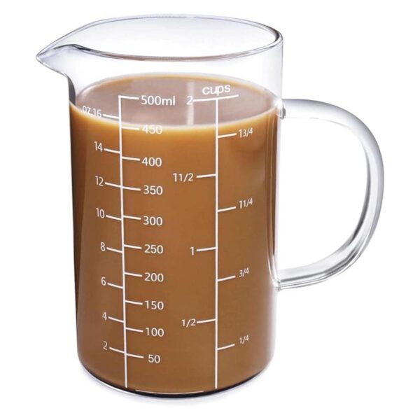 Taza medidora de vidrio mango aislado pico en forma de_1