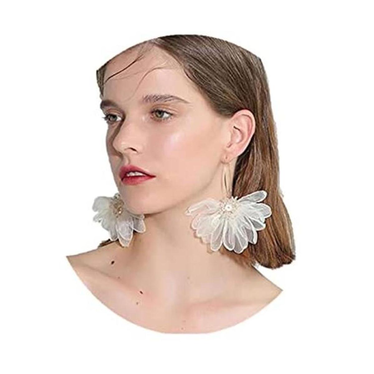 YERTTER Pendientes colgantes de pétalos para mujer aretes