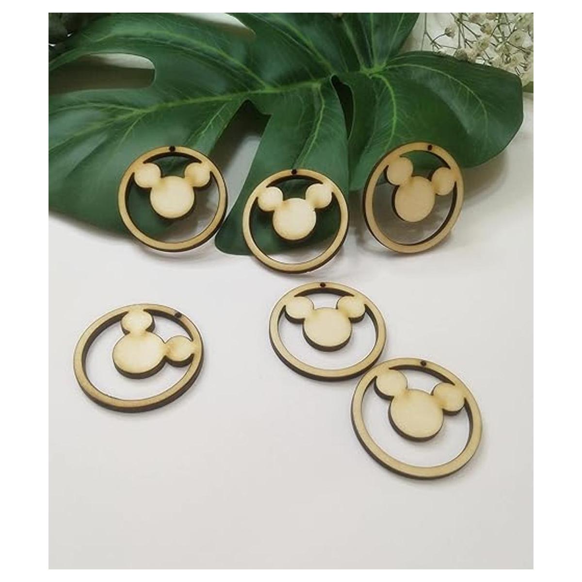 Pendientes de macramé en blanco con diseño de Mickey