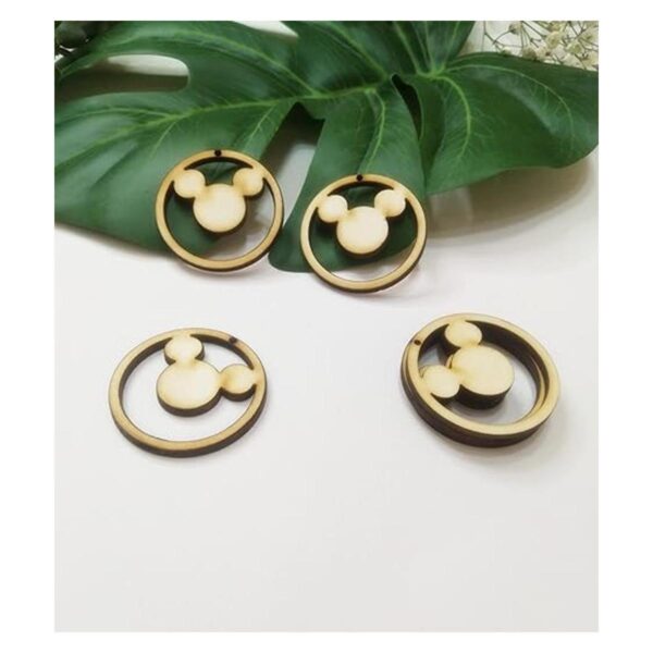 Pendientes de macramé en blanco con diseño de Mickey