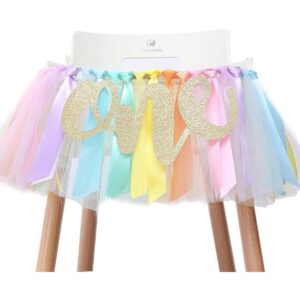 Pancarta de silla alta de arcoíris pastel para primer