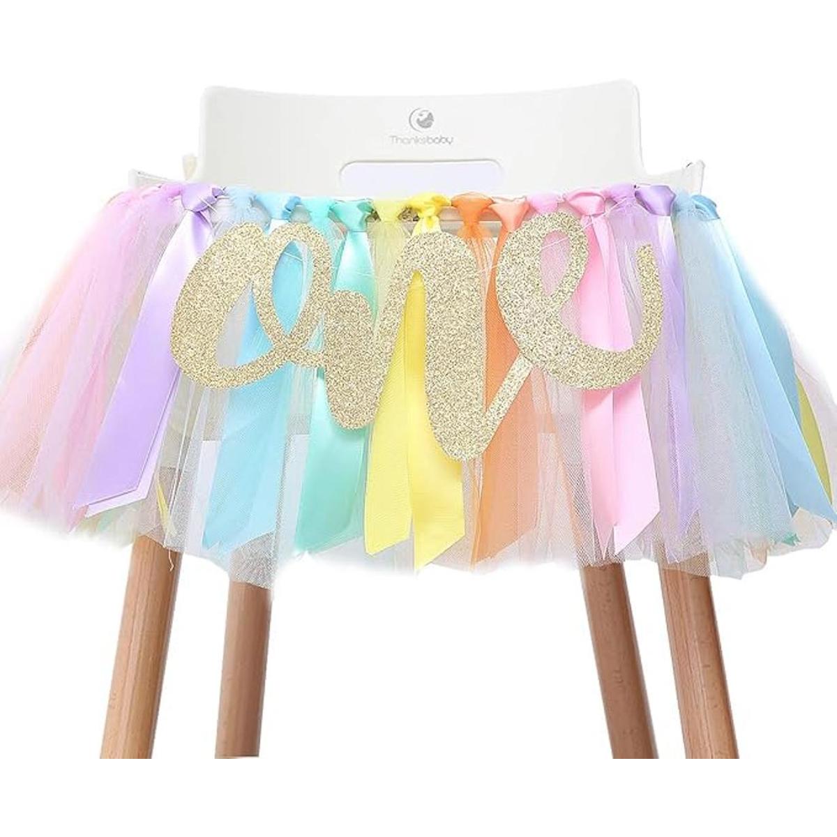 Pancarta de silla alta de arcoíris pastel para primer