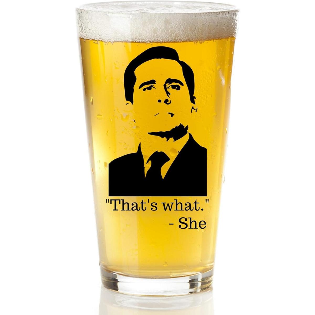 Taza de cerveza con texto en inglés Thats What She