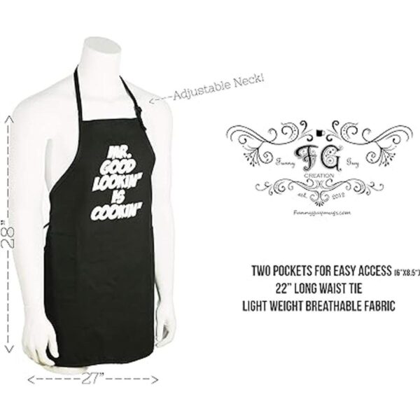 Delantal con leyenda Kiss the Cook Funny Guy Mugs_2