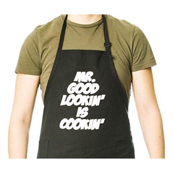 Delantal con leyenda Kiss the Cook Funny Guy Mugs_1