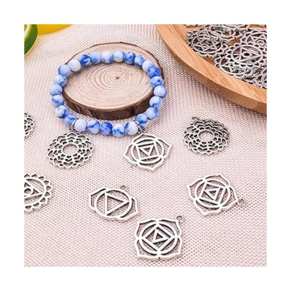 30 colgantes de 6 estilos de chakras de aleación de