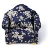 Sofá de casa de muñecas con almohada a escala 1 12 mini_1