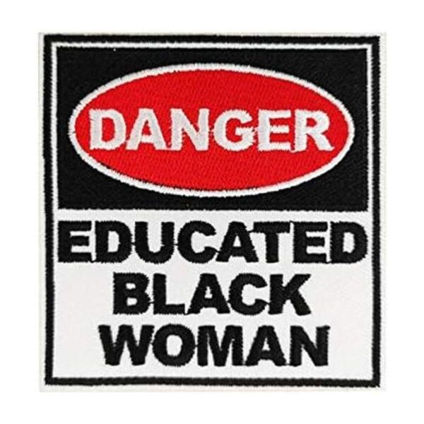 Peligro Educado Mujer Negra Parche Anti Racista Negro_1