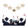 Grad Cap adornos colgantes de madera de graduación en