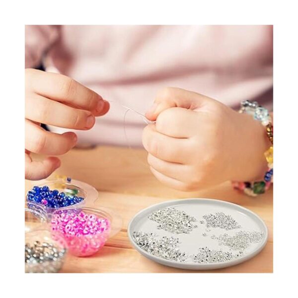 El juego de 880 piezas de accesorios para hacer joyas
