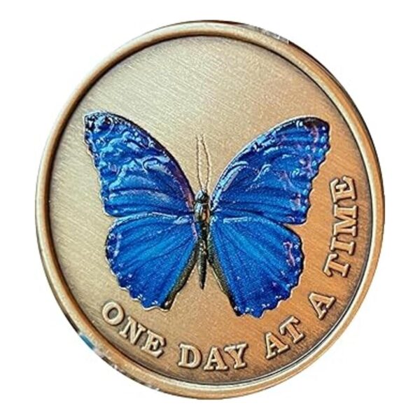 Medallón de mariposa de color azul One Day at A Time_4