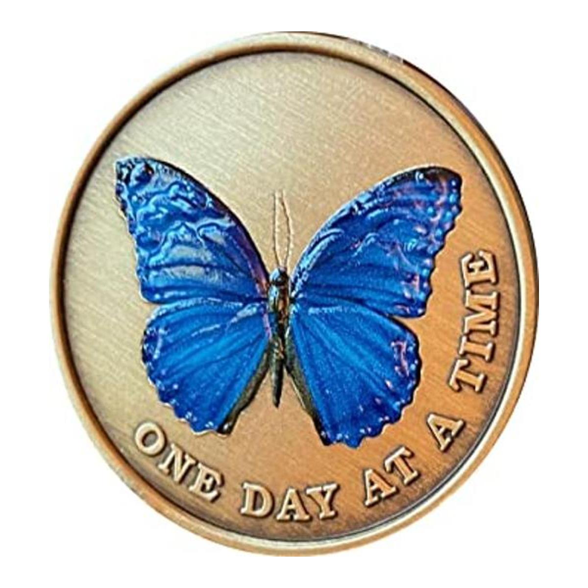 Medallón de mariposa de color azul One Day at A Time