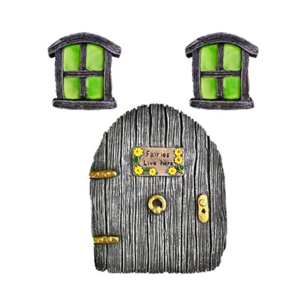 Puertas de jardín de hadas y ventanas para árboles