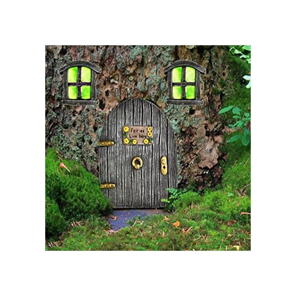Puertas de jardín de hadas y ventanas para árboles