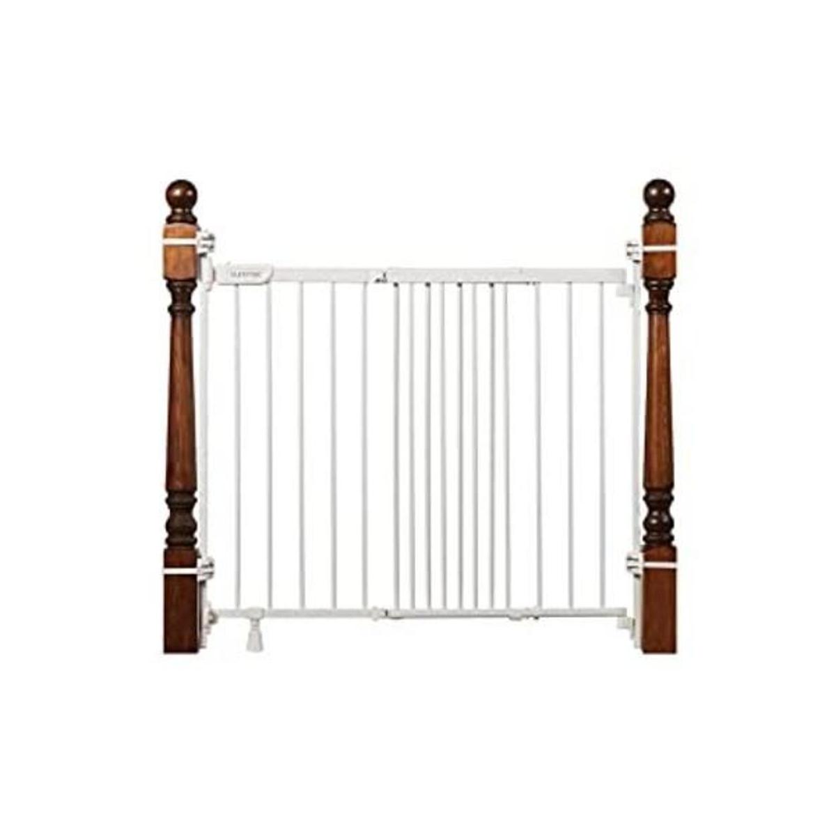 Barandilla de metal de verano y puerta de seguridad para