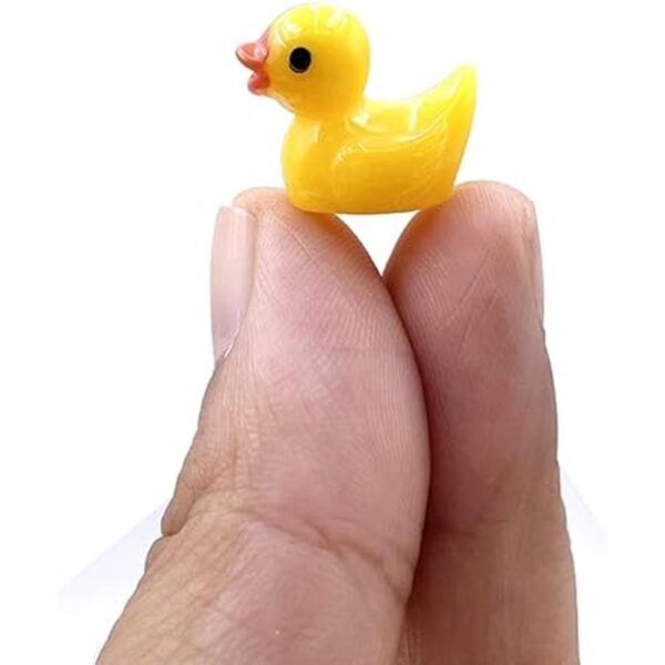 150 piezas de mini figuras en miniatura de pato de resina