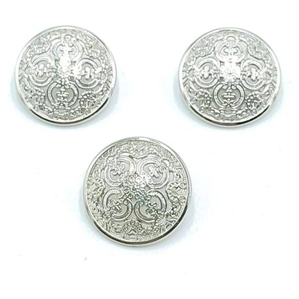 24 botones de metal con forma redonda de color plateado_1