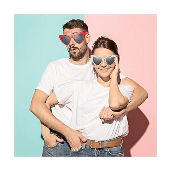 3 pares de lentes de sol con forma de corazón enmarcados