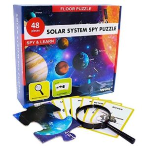 Rompecabezas espía de sistema solar con tarjetas y lupa 2_1