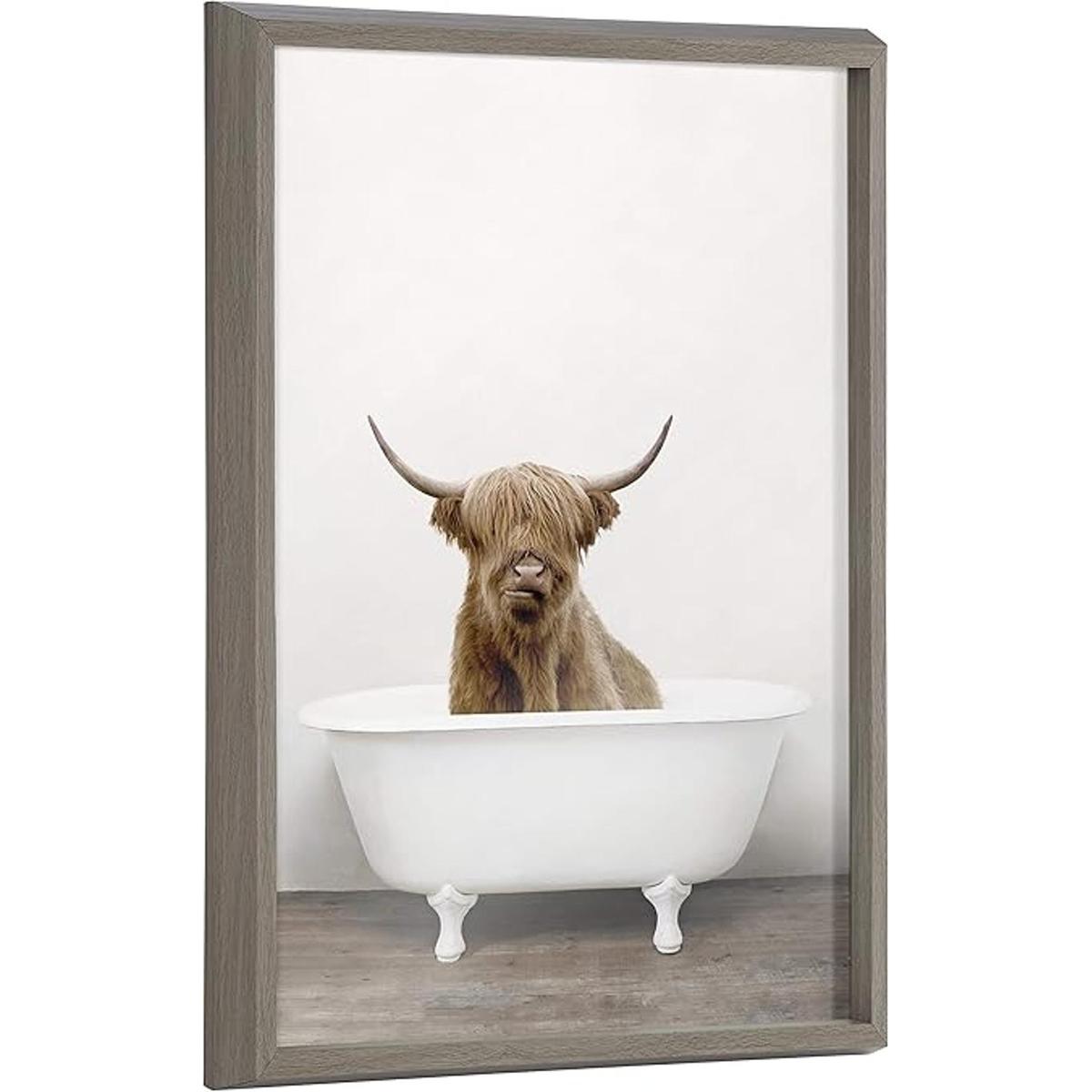 Kate and Laurel Blake Highland Cow in Tub Arte de pared