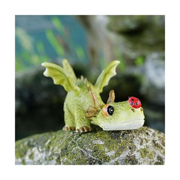 Estatua de un minidragón jugando con una mariquita de la_2
