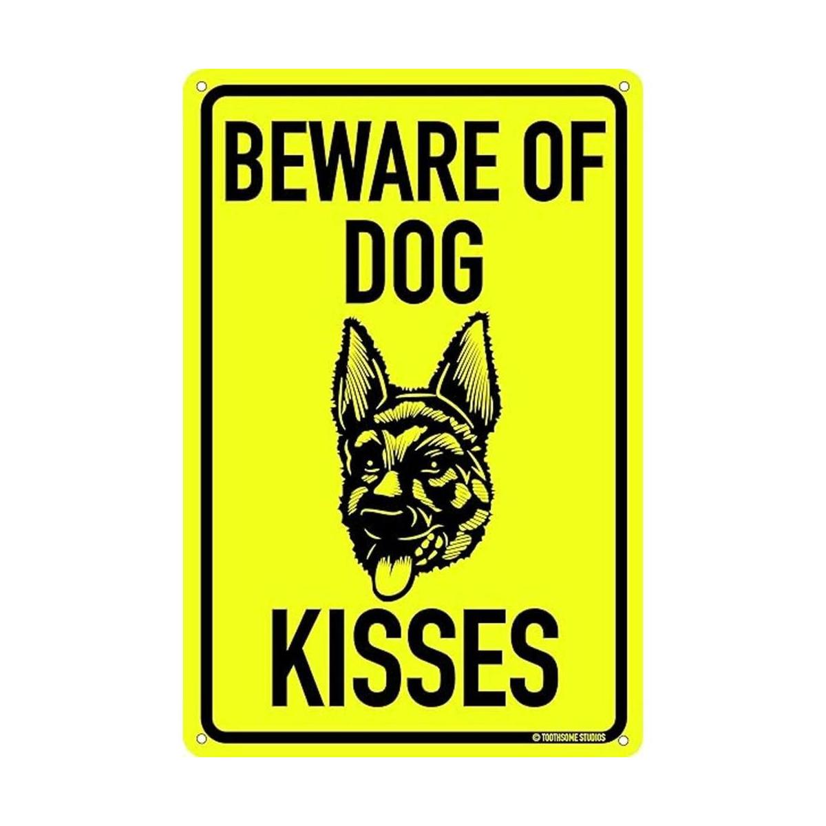 Beware Of Dog Kisses Letrero de lata divertido de 12 x 8
